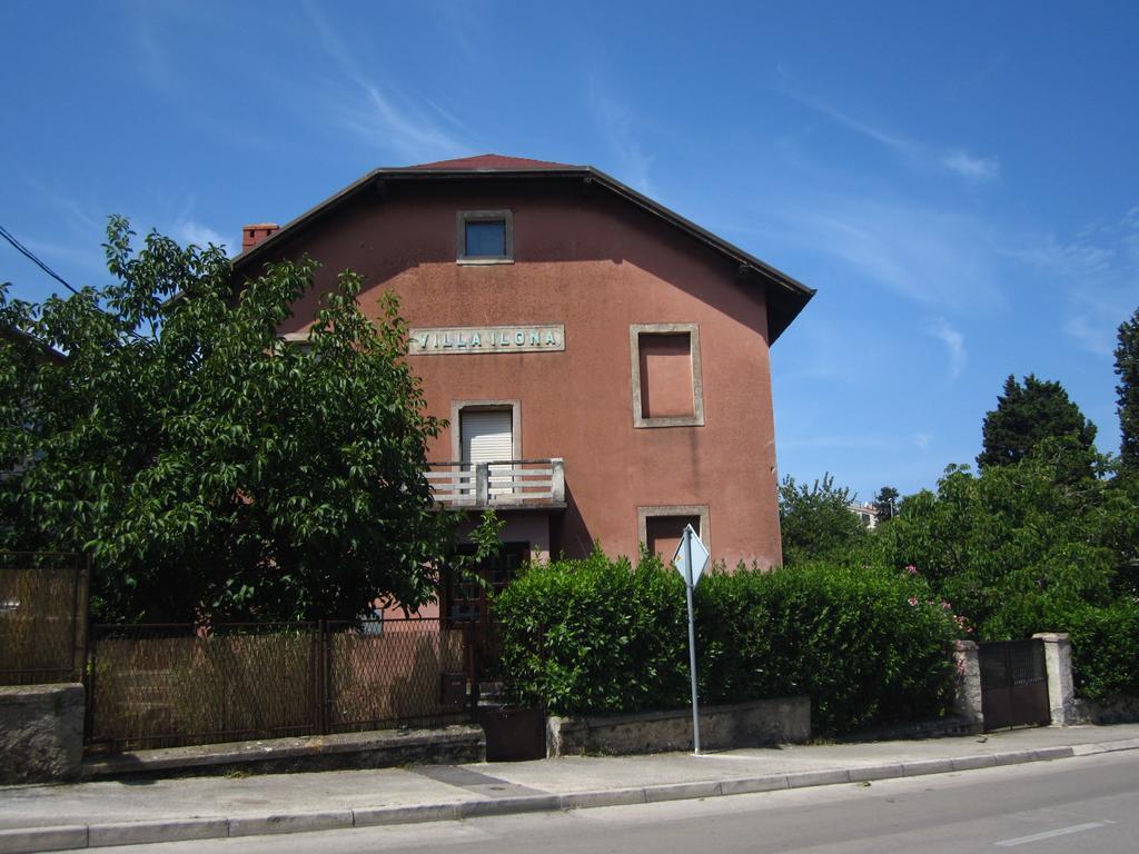 Guest House Ilona PUY Eksteriør bilde